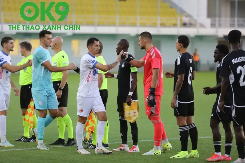 Prishtina (trắng) gặp nhiều bất lợi khi để thua đậm trước Sheriff Tiraspol trong trận đấu lượt đi. (Ảnh: Internet)