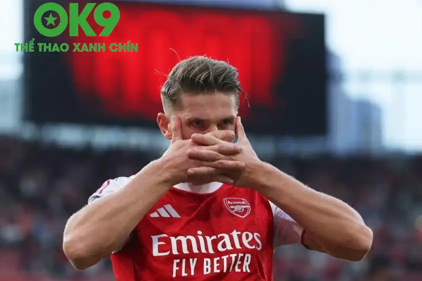 Viktor Gyokeres ghi 2 bàn cho Arsenal trước Leeds (Ảnh: The Sun). Viktor Gyokeres ghi 2 bàn cho Arsenal trước Leeds (Ảnh: The Sun).